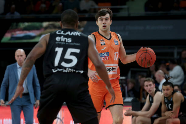 灵隐寺等热 灵隐寺等热