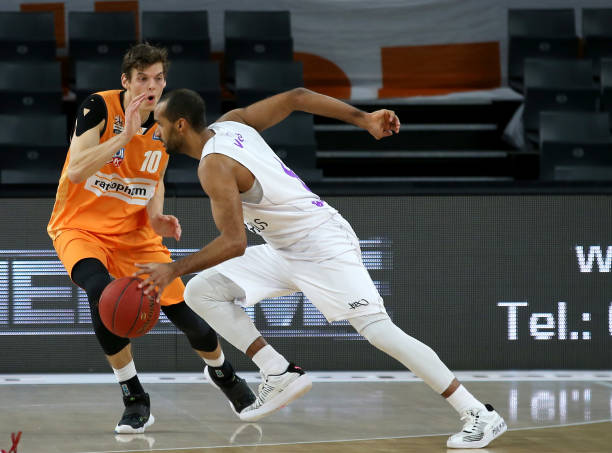 同时在攻防 同时在攻防